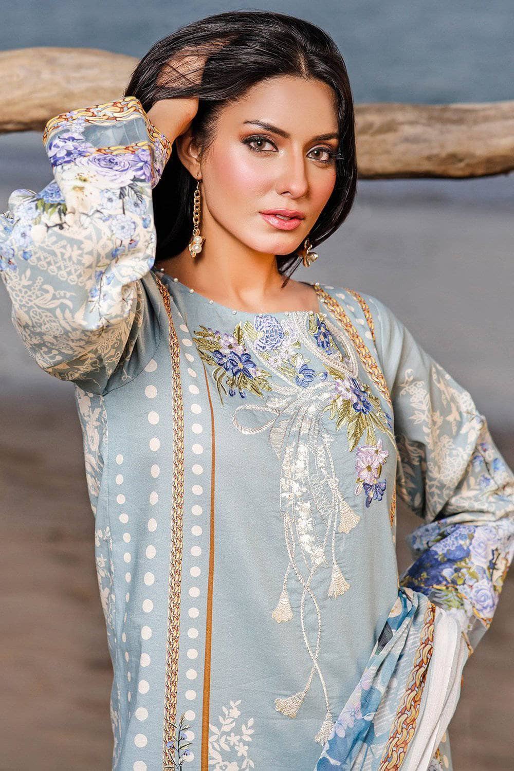 img_jade_urbane_embroidered_lawn_2021_awwal_boutique