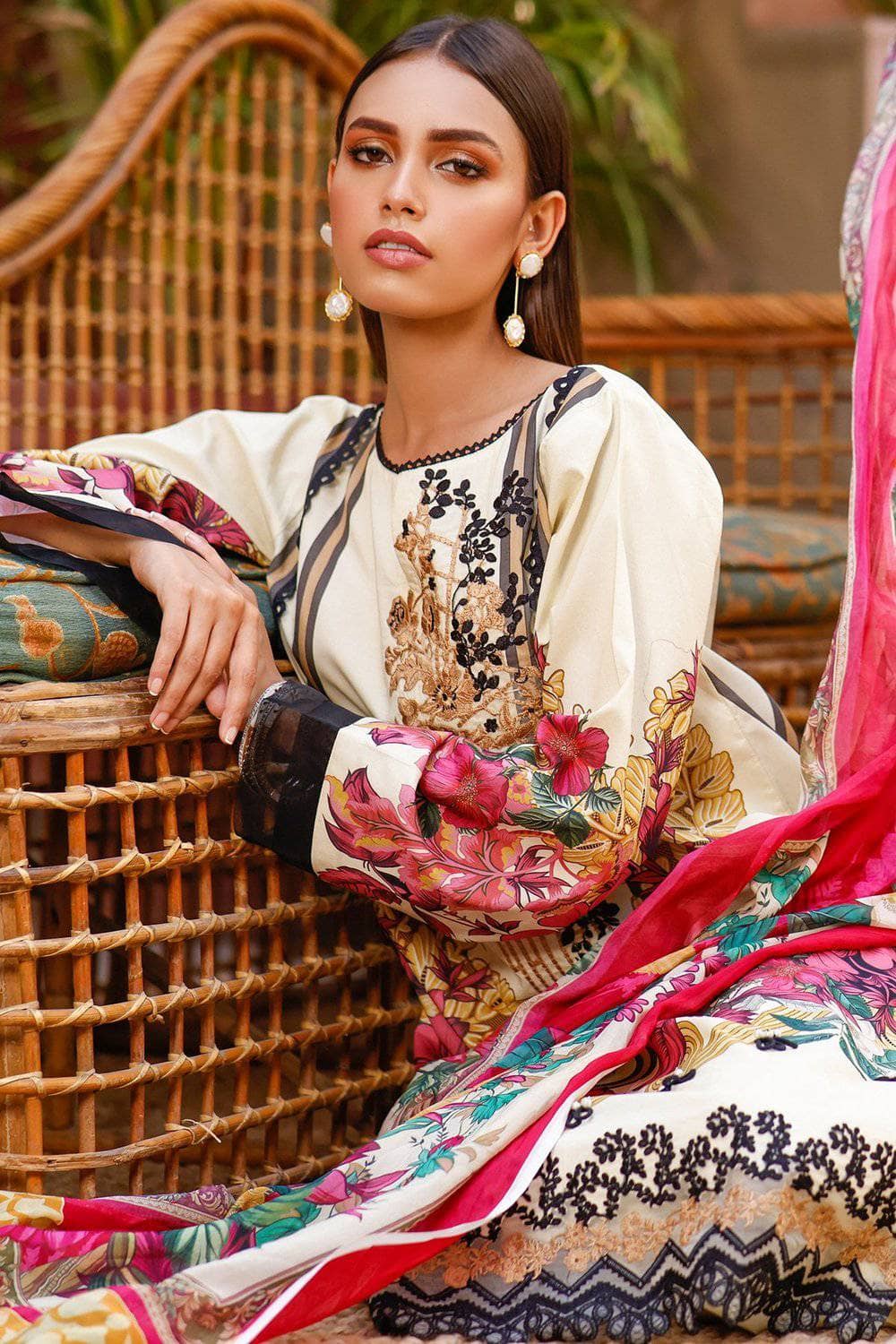 img_jade_ombre_premium_lawn_2021_awwal_boutique