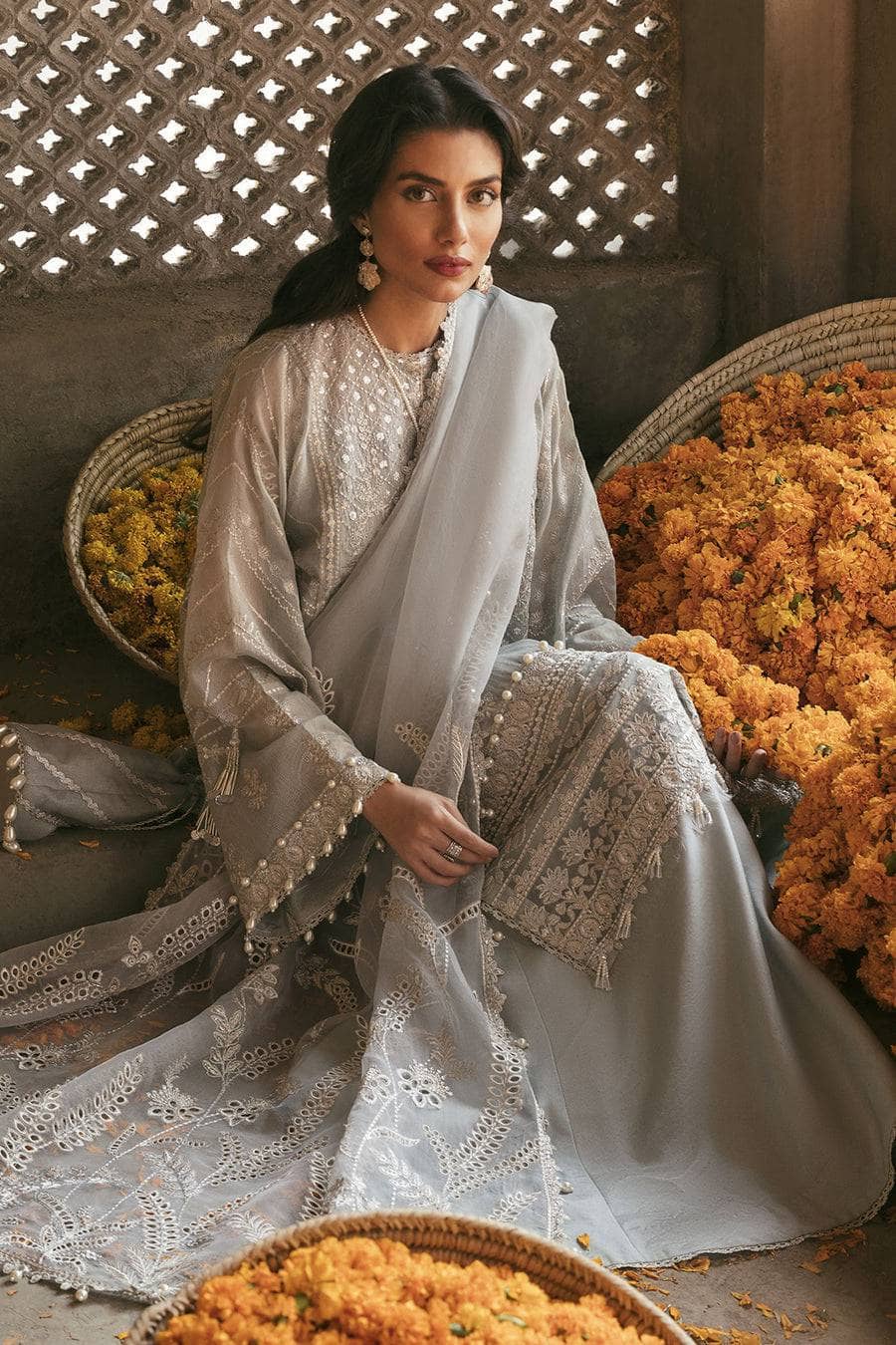 img_afrozeh_dhoop_kinarey_lawn_22_awwal_boutique