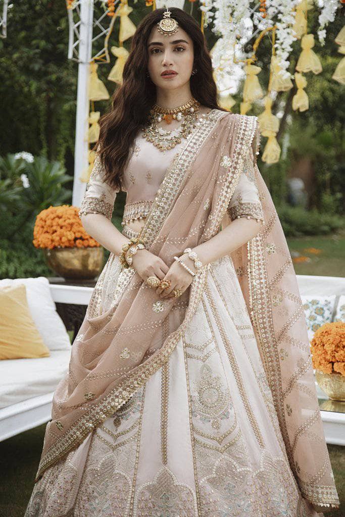 img_qalamkar_shadmani_luxury_formals_awwal_boutique