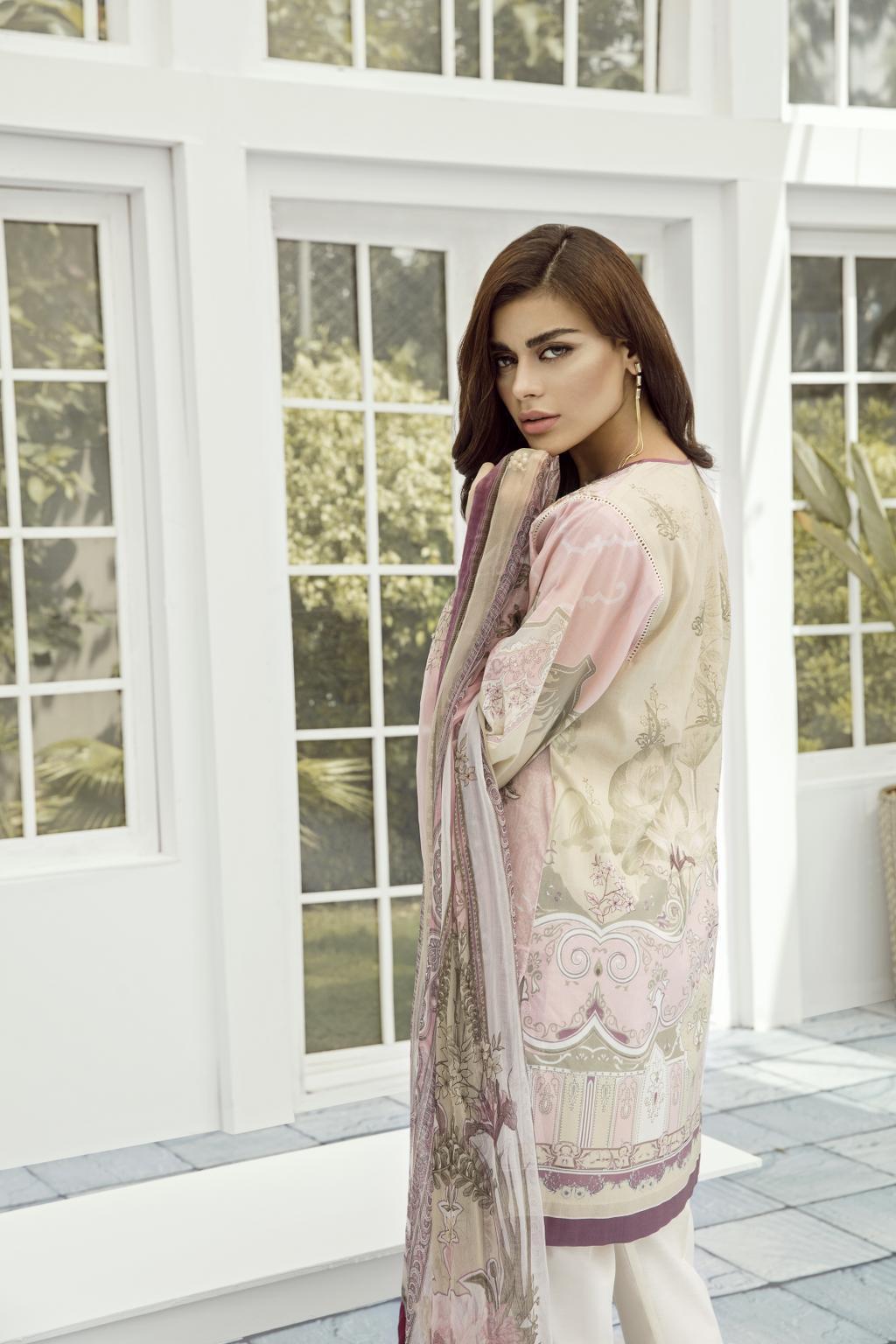 img_baroque_fuchsia_lawn_collection_awwal_boutique