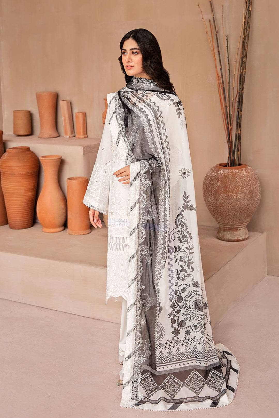 Img_nureh_koyal_monochrome_awwal_boutique