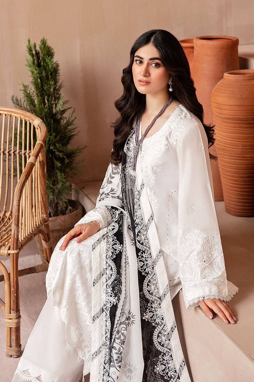 Img_nureh_koyal_monochrome_awwal_boutique