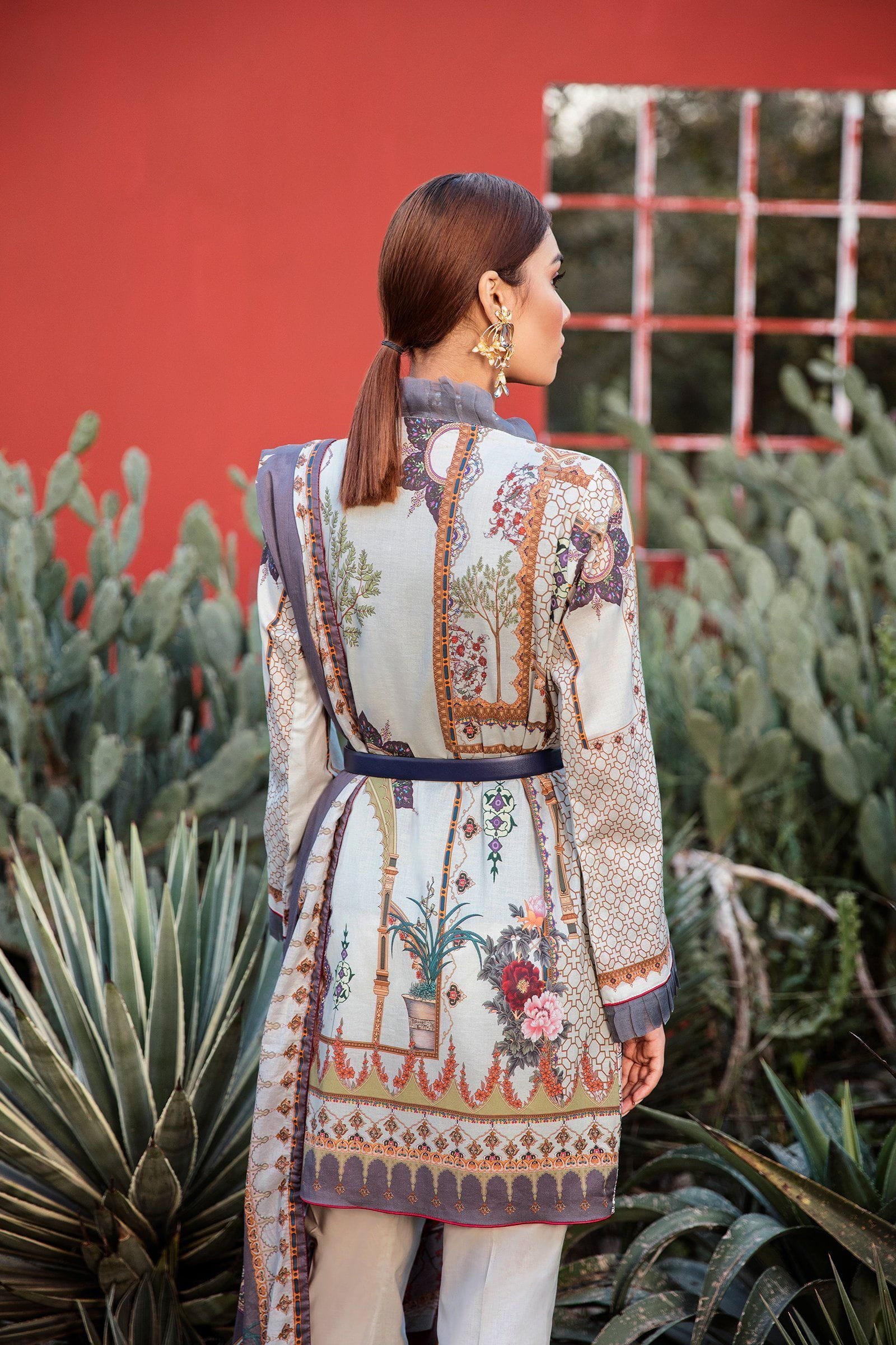 img_qalamkar_qline_lawn_pakistani_suit_awwal_boutique