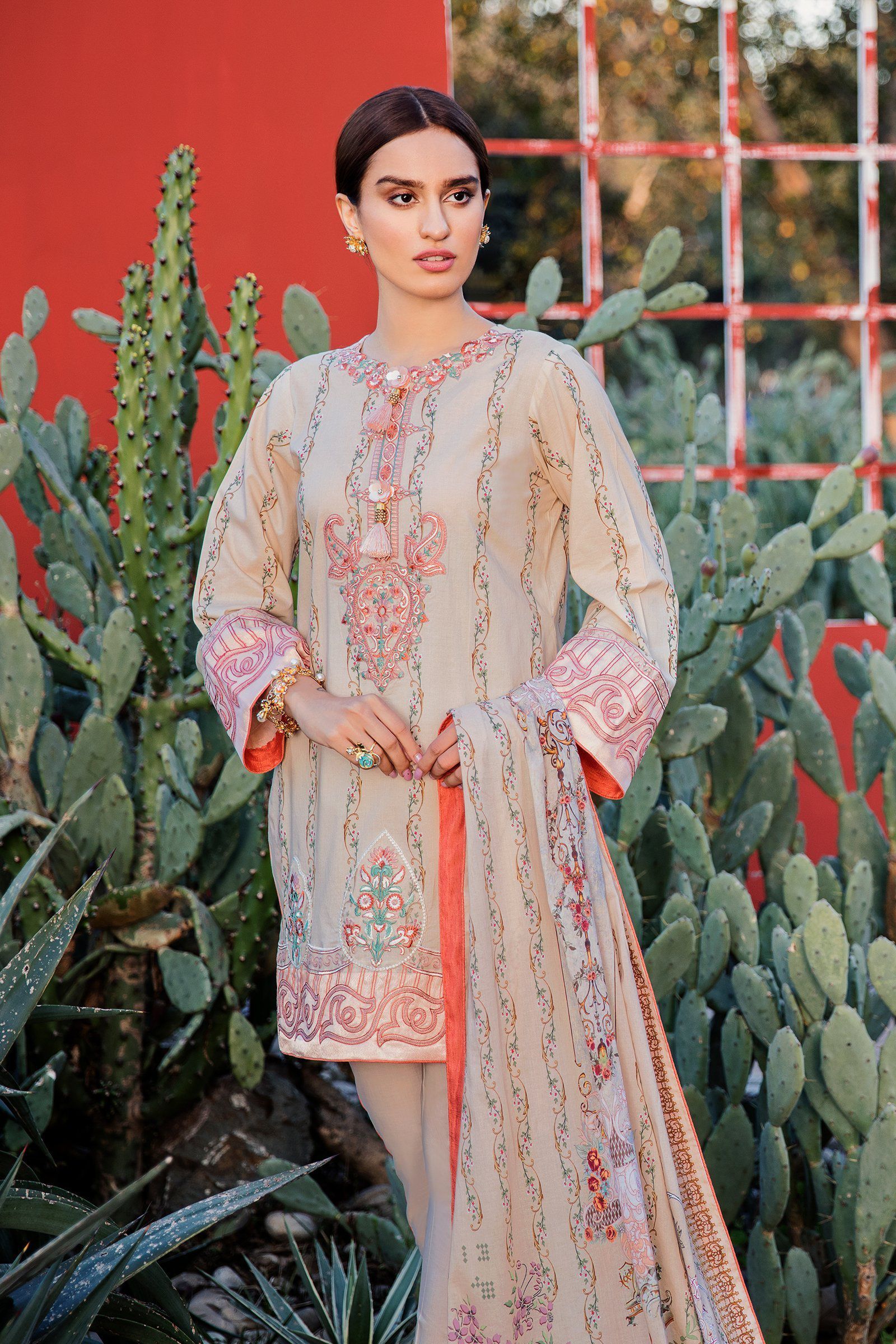 img_qalamkar_qline_lawn_pakistani_suit_awwal_boutique