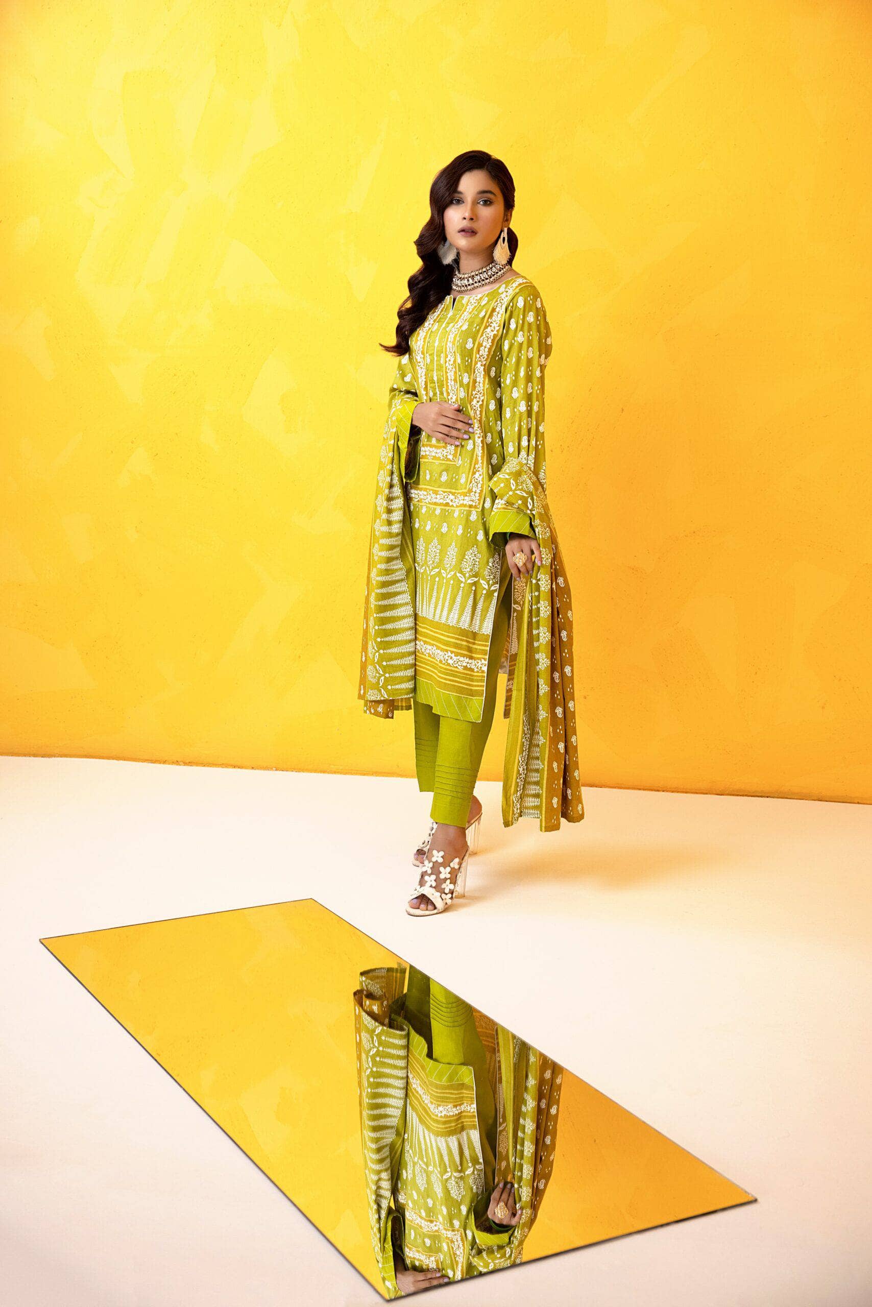 img_erum_misha_lawn_22_awwal_boutique