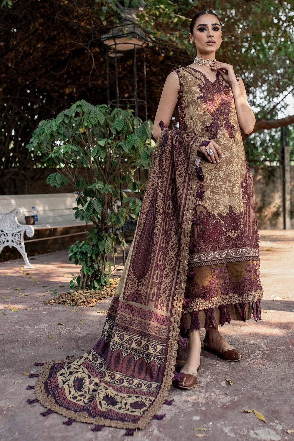 3M Digital Printed Khaddar Shirt 2.5M Digital Printed Khaddar Dupatta 2.5M Dyed Khaddar Trouser 1PC Organza Embroidered Neckline 1 Yard Organza Embroidered Lace