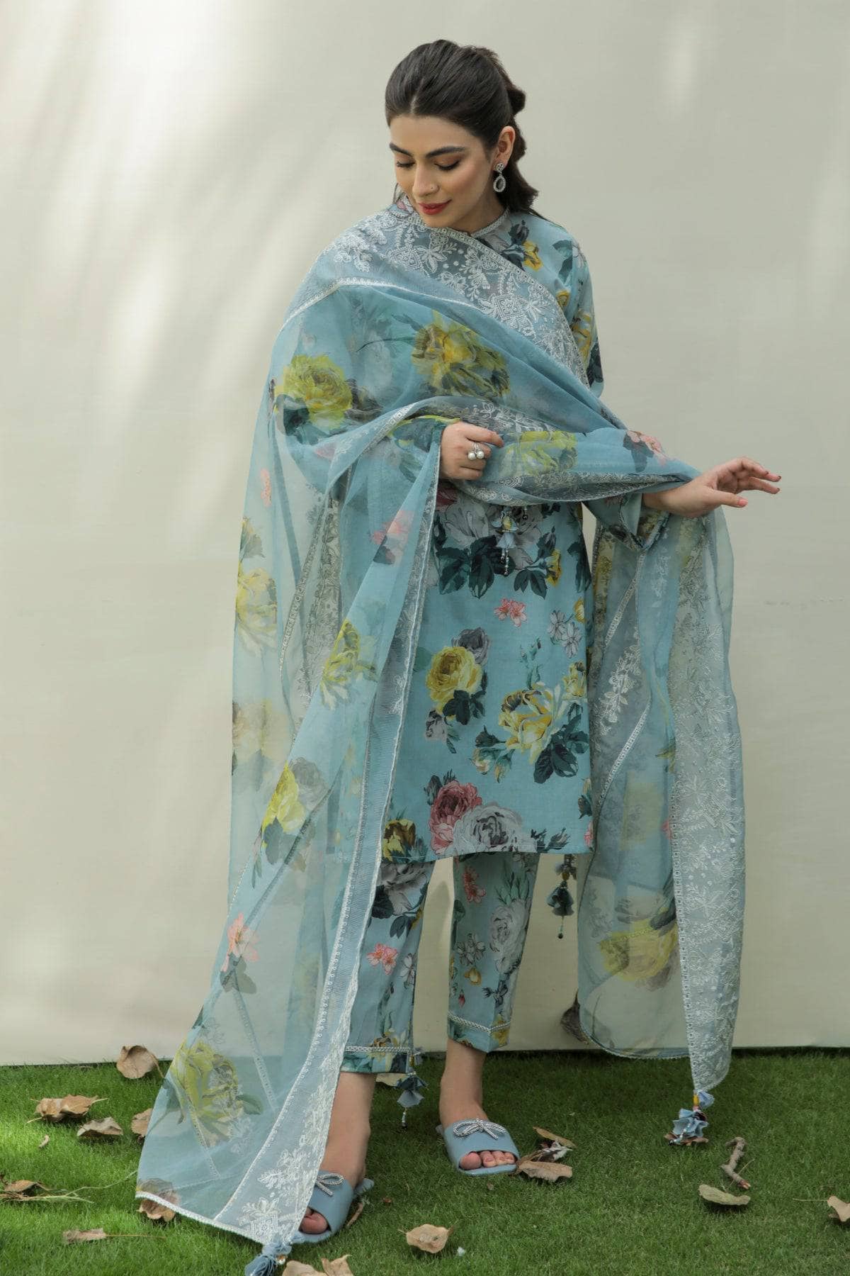 img_baroque_exclsuive_unstitched_lawn_23_awwal_boutique