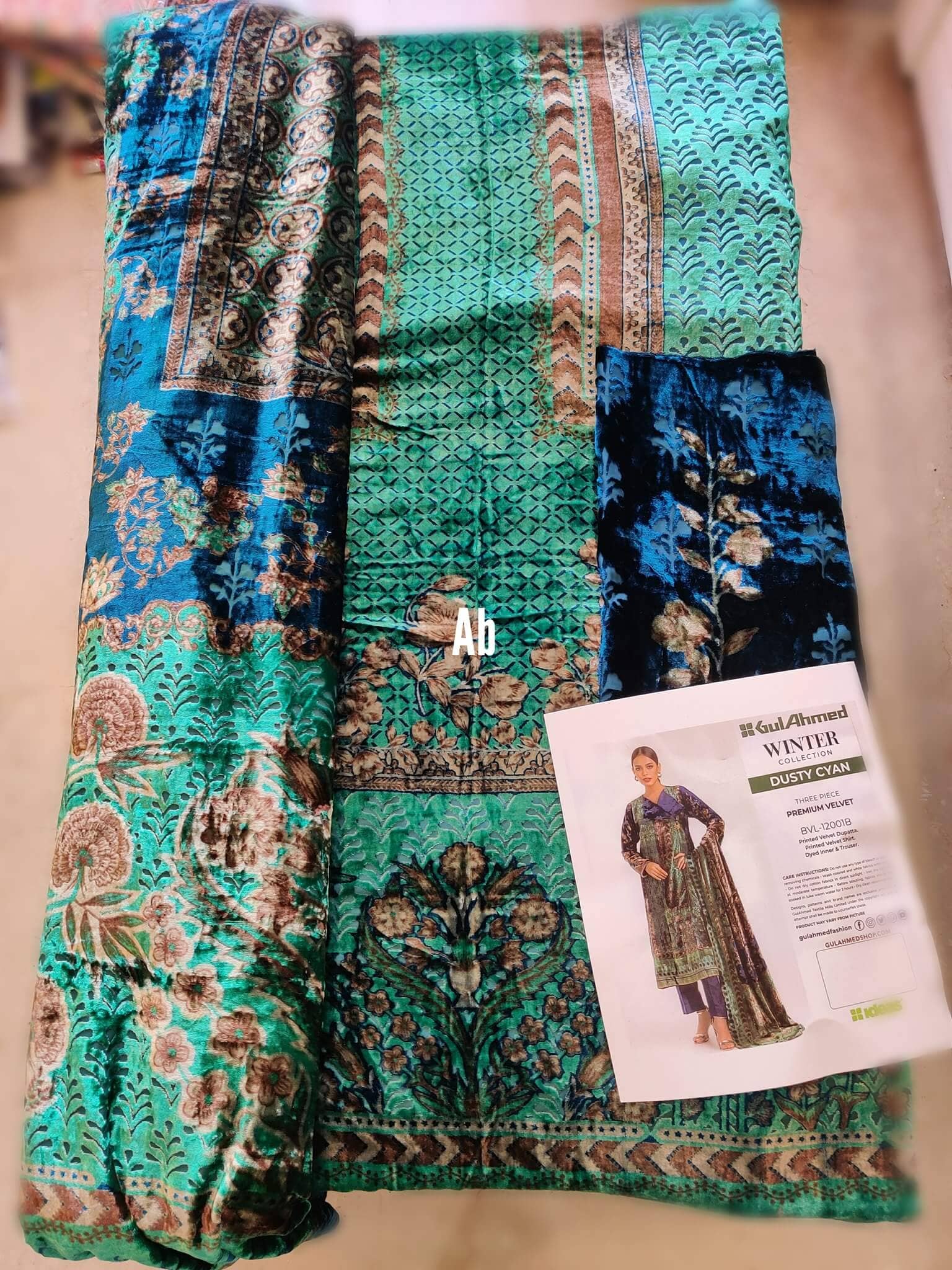 img_gul_ahmed_velvet_awwal_boutique