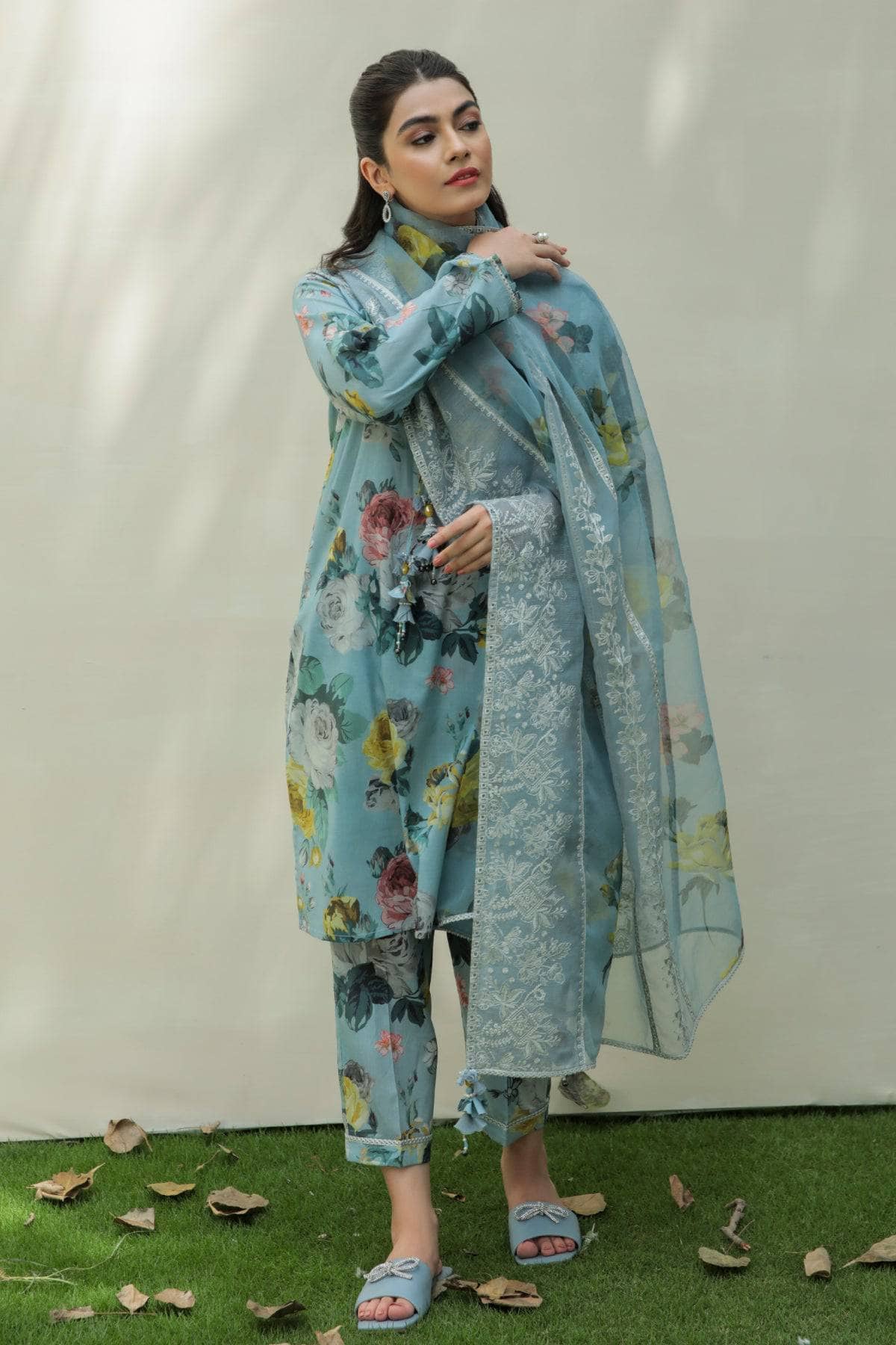 img_baroque_exclsuive_unstitched_lawn_23_awwal_boutique