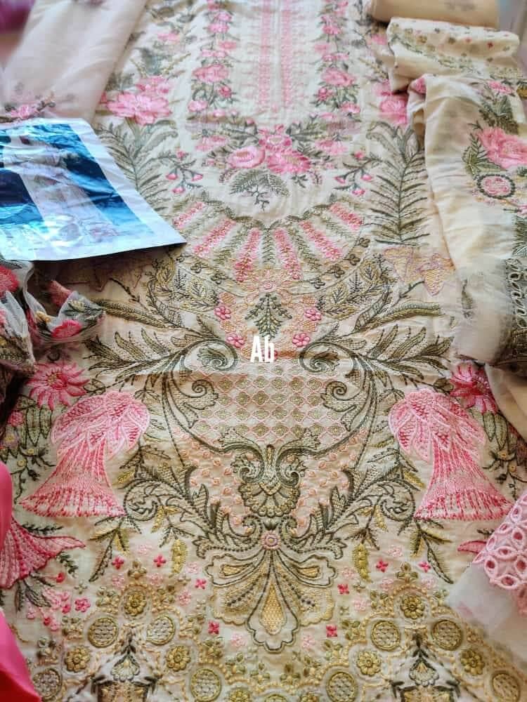 img_open_pics_elan_lawn_21_awwal_boutique