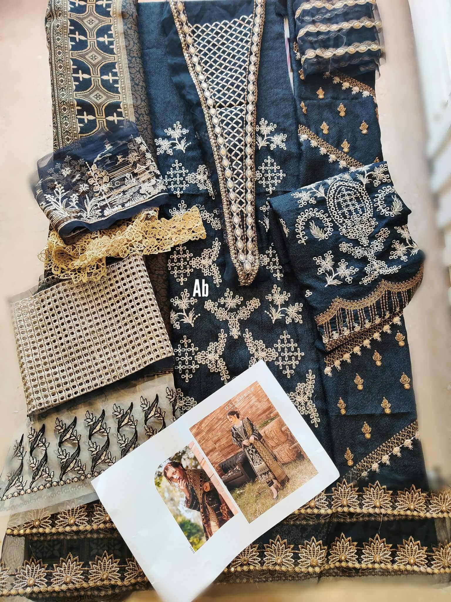 img_open_pics_qalamkar_luxury_shawls_collection_awwal_boutique