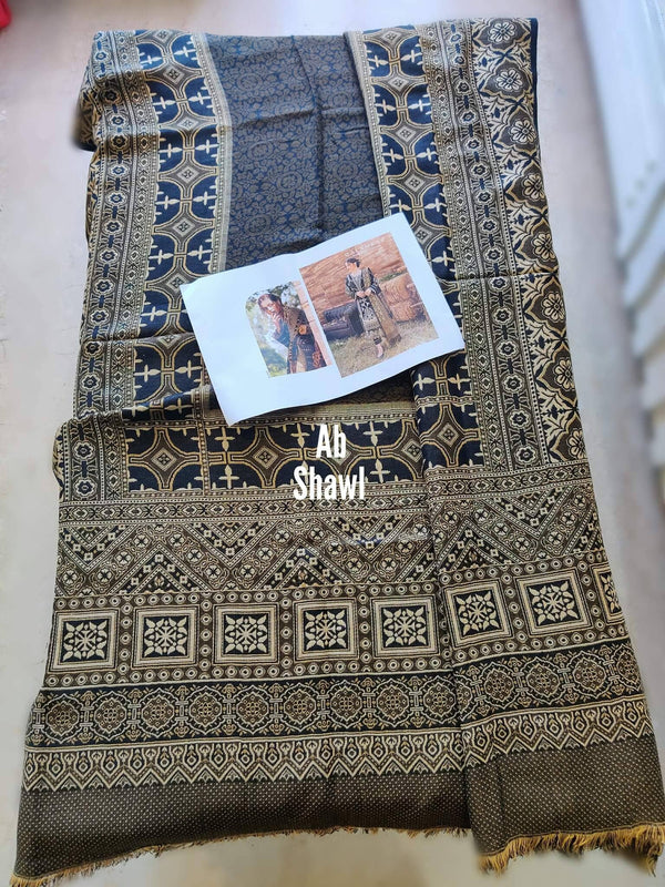 img_open_pics_qalamkar_luxury_shawls_collection_awwal_boutique