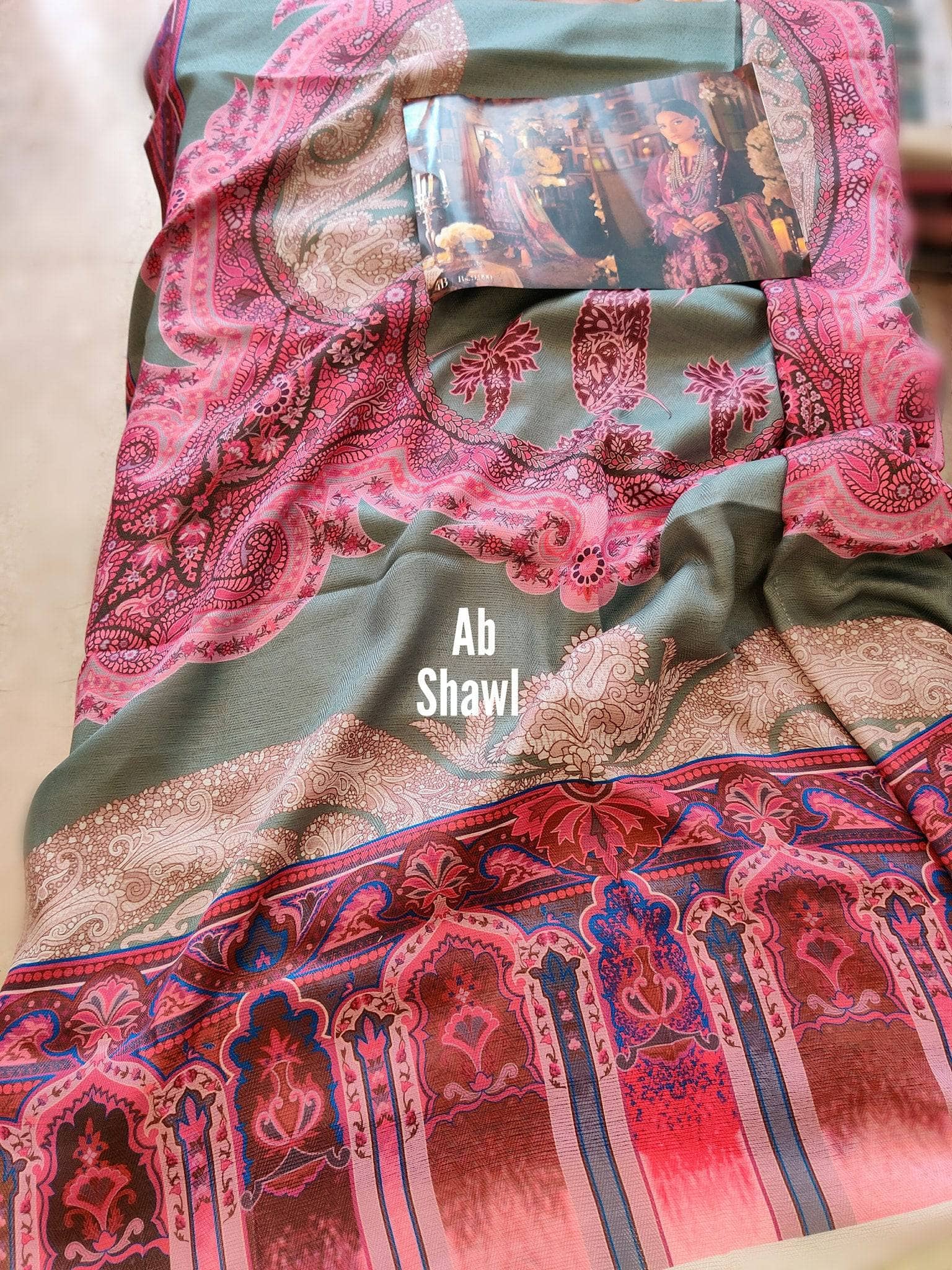 img_open_pic_sana_safinaz_winter_luxury_awwal_boutique