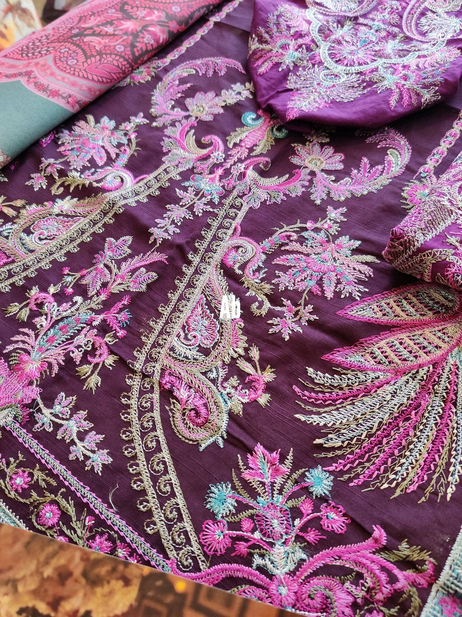 img_open_pic_sana_safinaz_winter_luxury_awwal_boutique