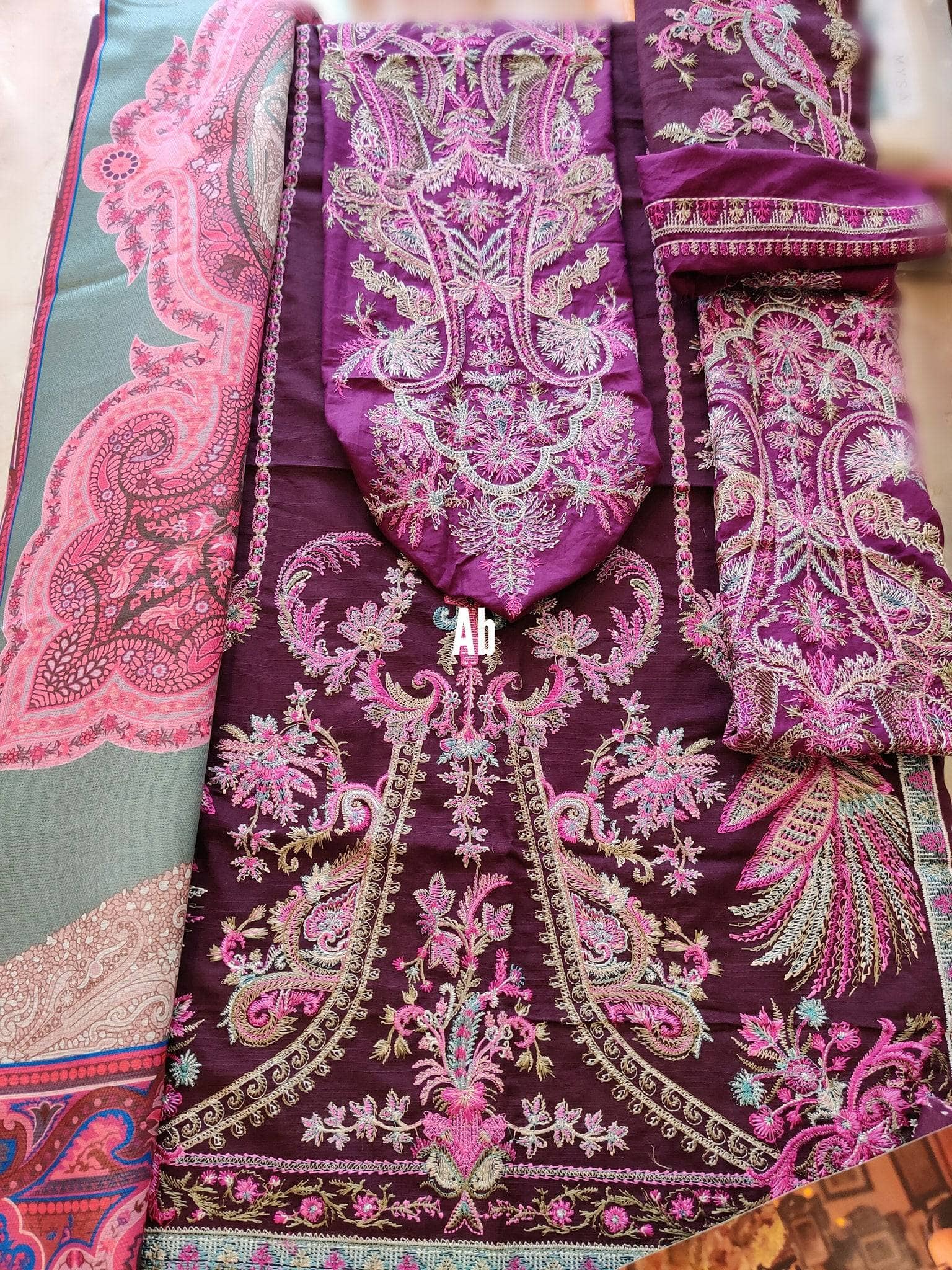 img_open_pic_sana_safinaz_winter_luxury_awwal_boutique