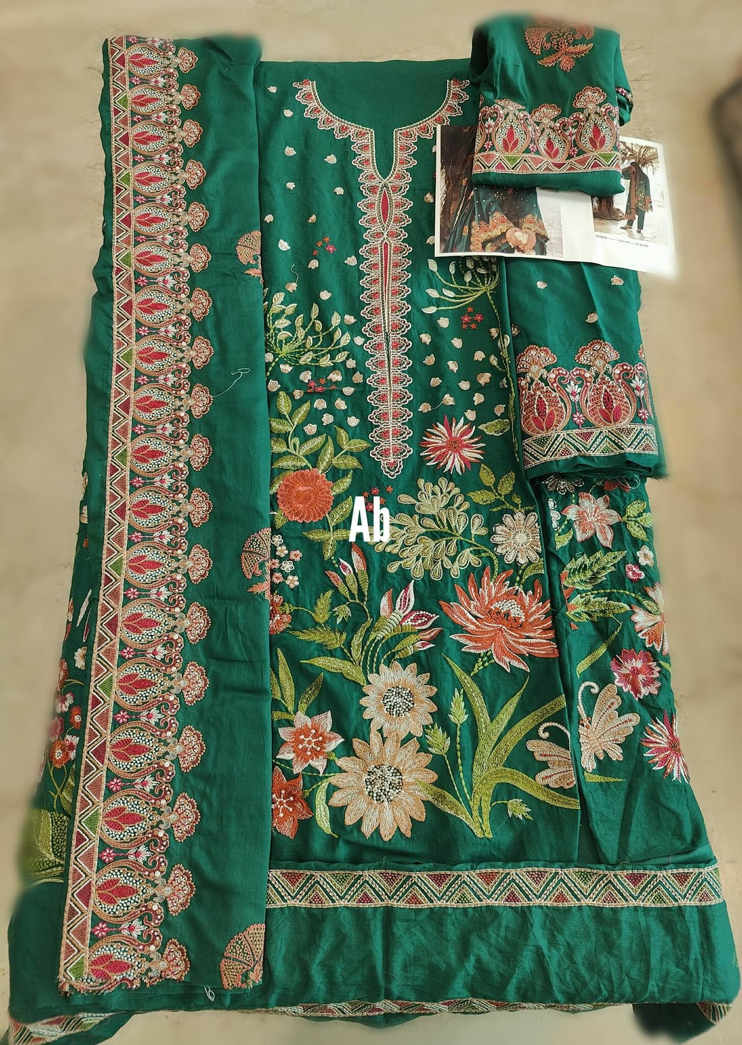 img_open_pic_zaha_lawn_22_awwal_boutique