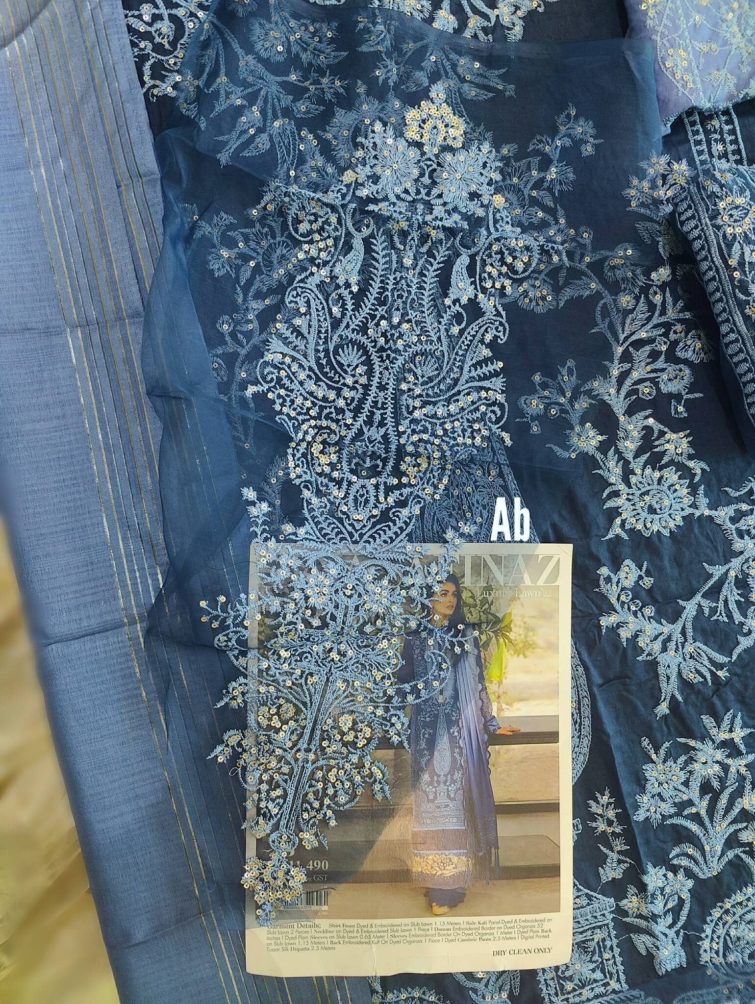 img_sana_safinaz_luxury_lawn_22_awwal_boutique