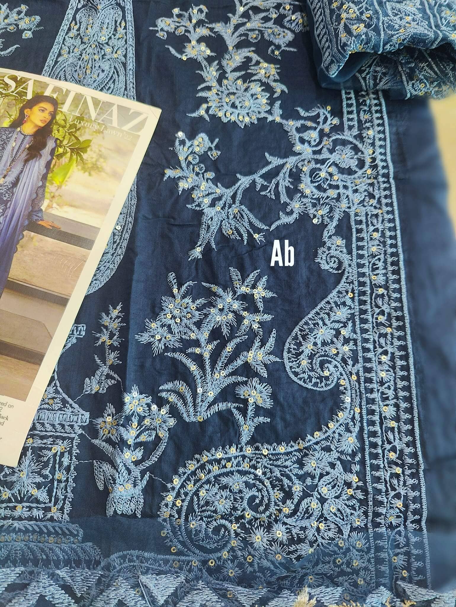 img_sana_safinaz_luxury_lawn_22_awwal_boutique