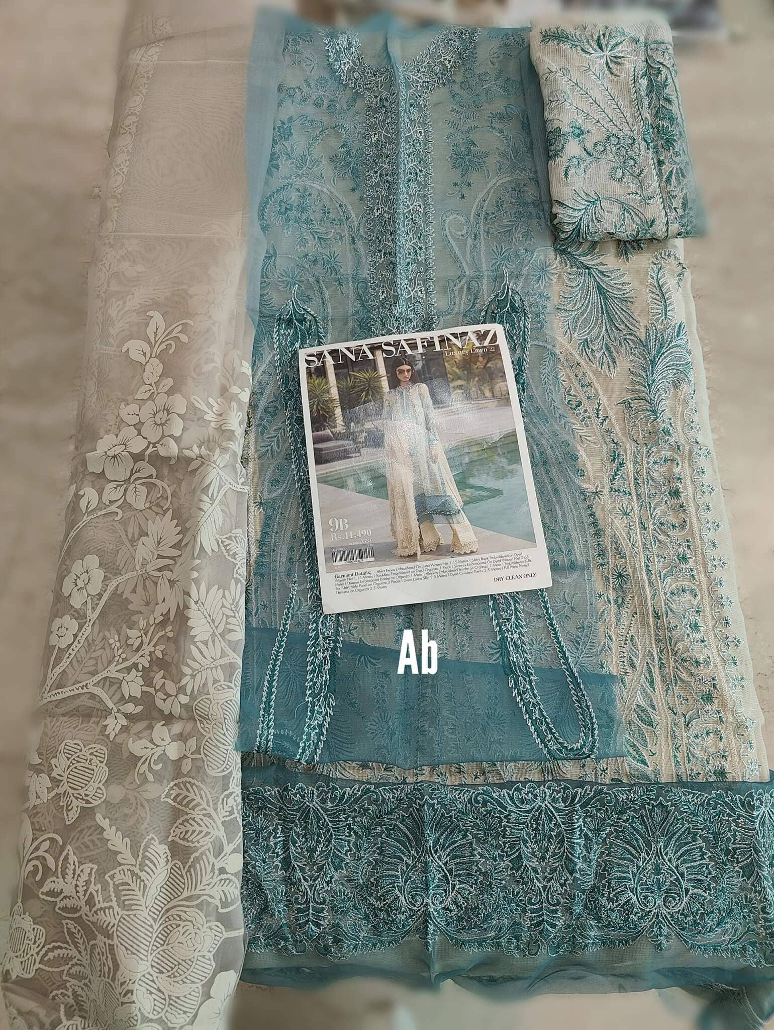 img_open_pic_sana_safinaz_lawn_22_awwal_boutique