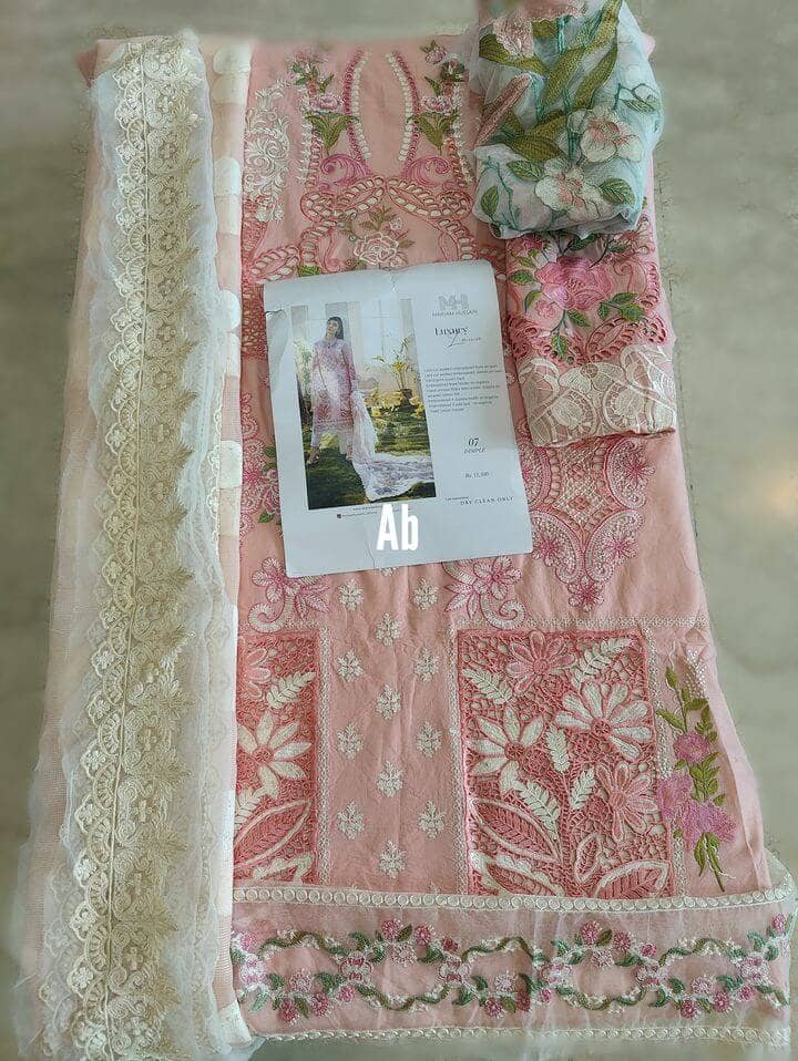 img_maryam_hussain_lawn_22_awwal_boutique