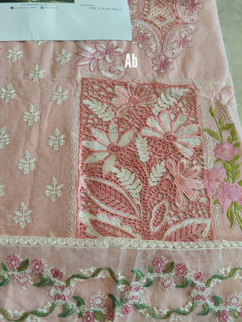 img_maryam_hussain_lawn_22_awwal_boutique