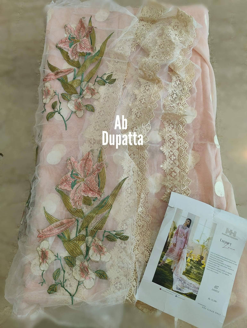 img_maryam_hussain_lawn_22_awwal_boutique