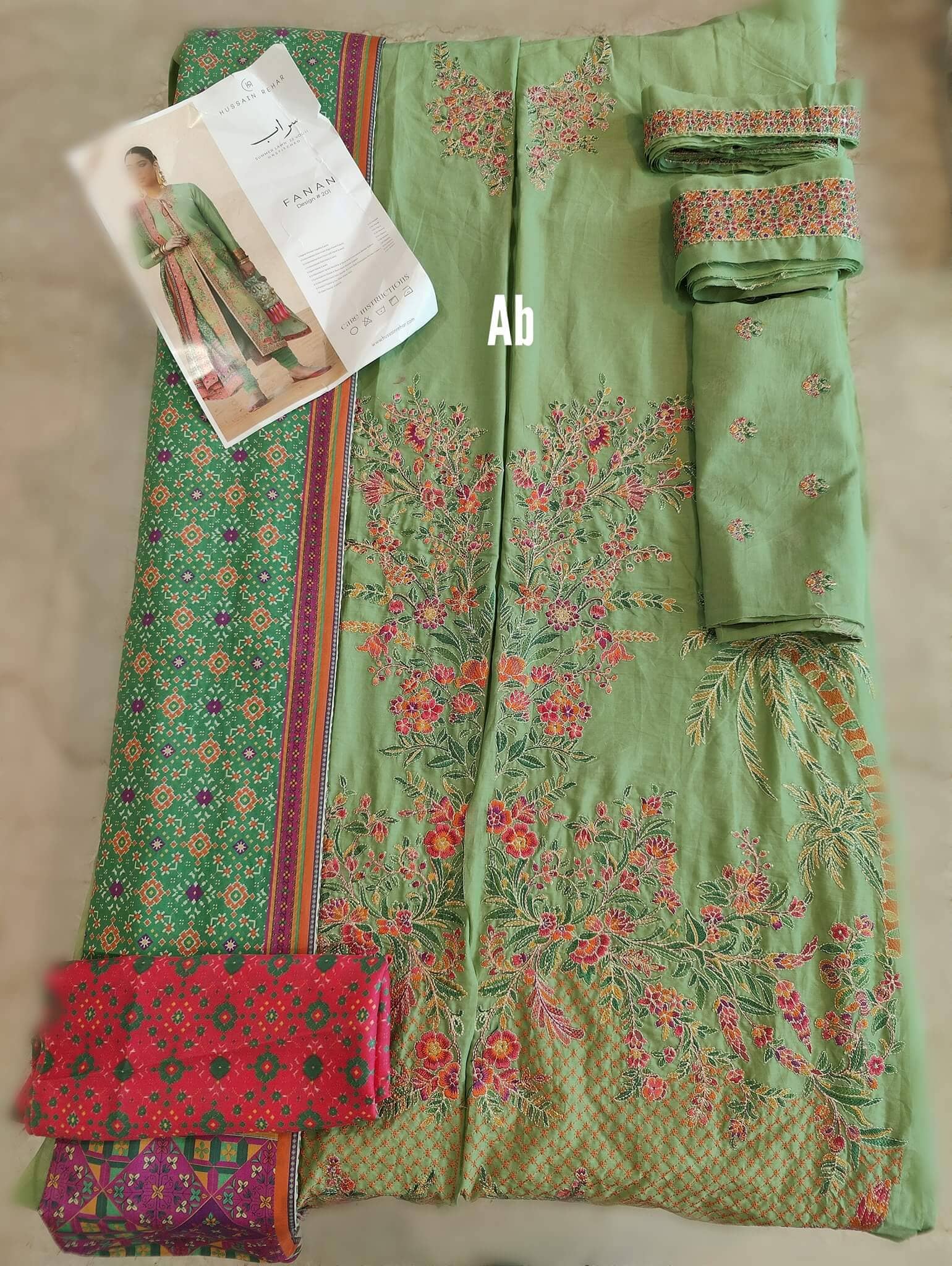 img_open_pic_hussain_rehar_lawn_22_awwal_boutique