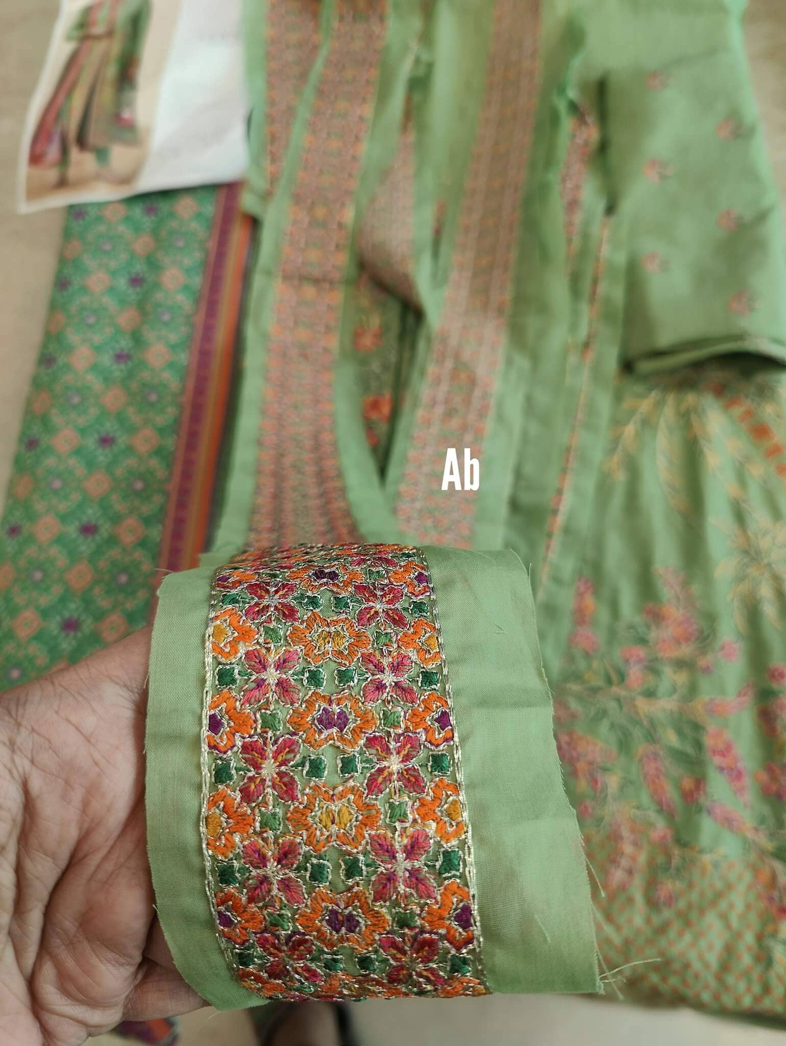 img_open_pic_hussain_rehar_lawn_22_awwal_boutique