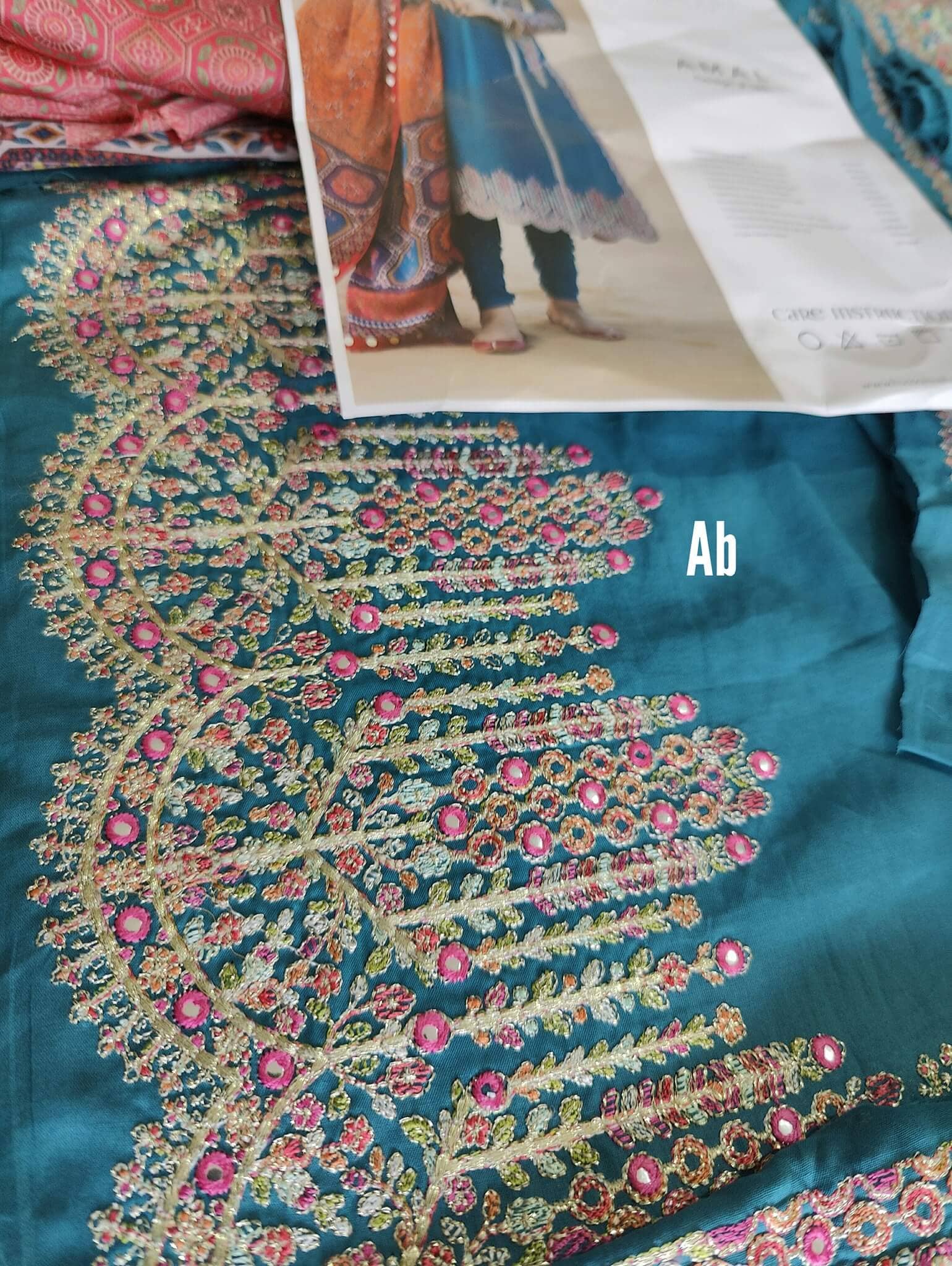 img_hussain_rehar_lawn_22_awwal_boutique