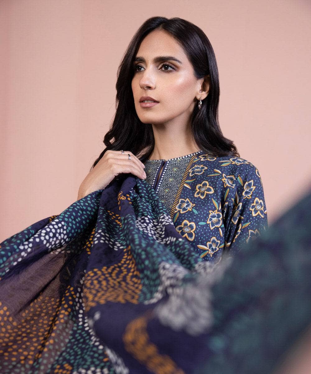 Img_sapphire_day_to_day_lawn_23_awwal_boutique_awwal_boutique