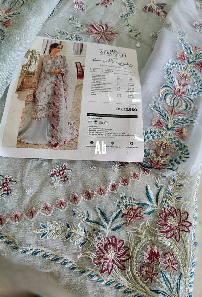 img_open_pics_afrozeh_dhoop_kinaarey_awwal_boutique