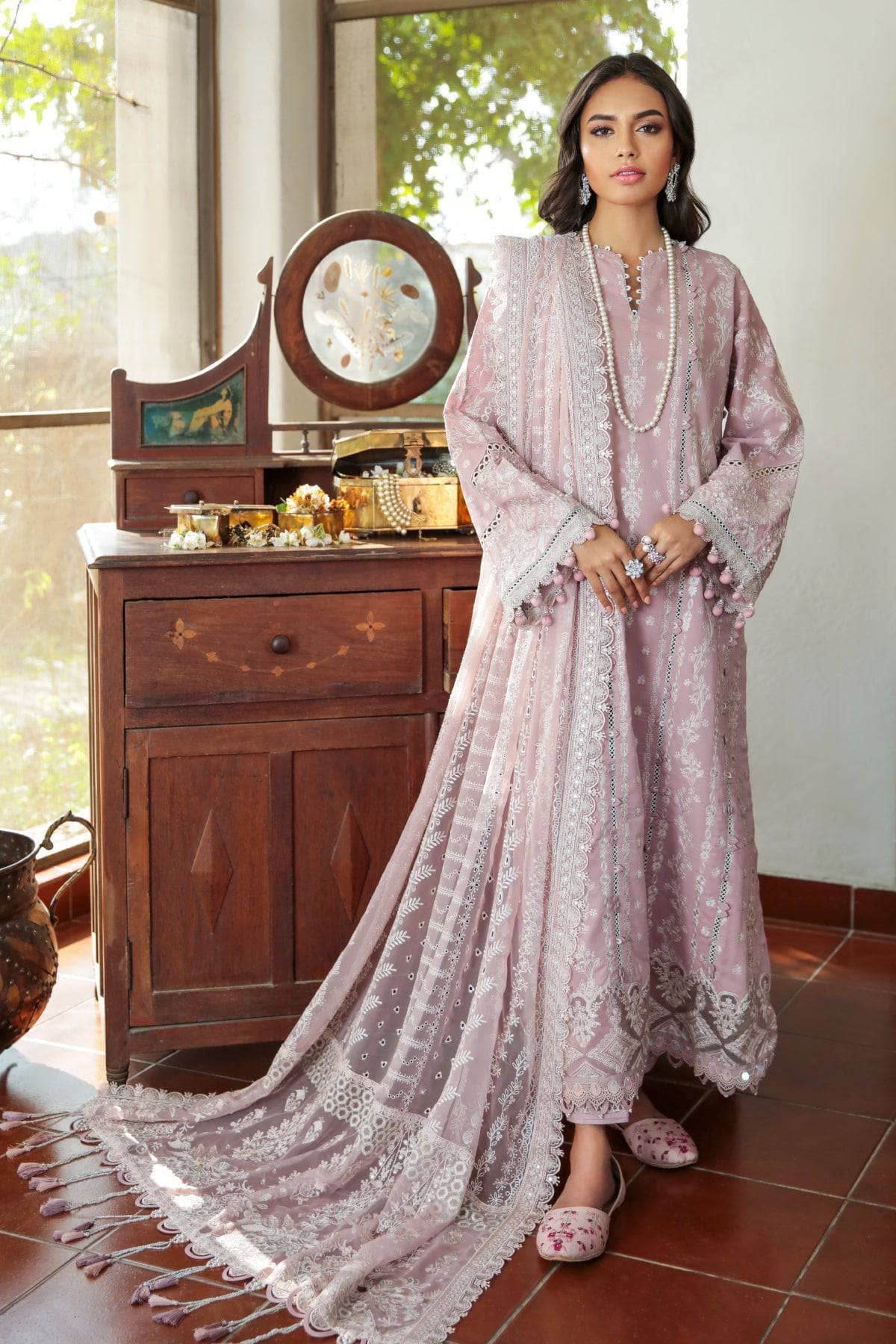 img_baroque_swiss_voil_awwal_boutique