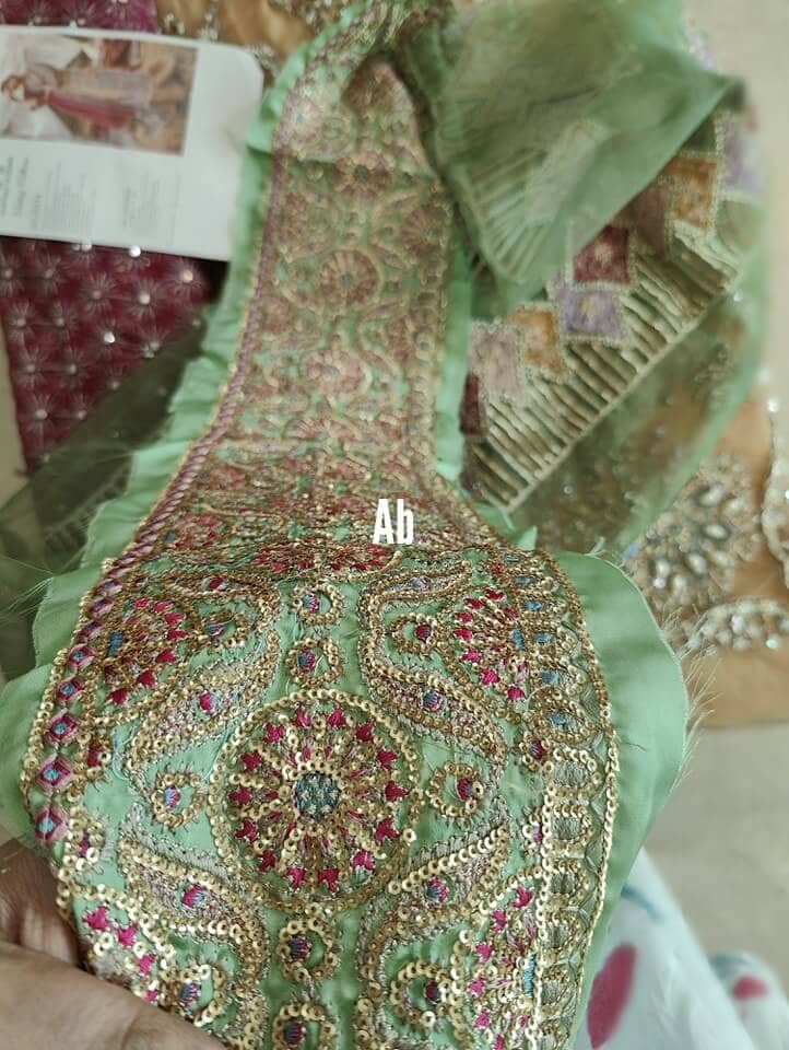 img_maryam_hussain_wedding_open_pic_awwal_boutique