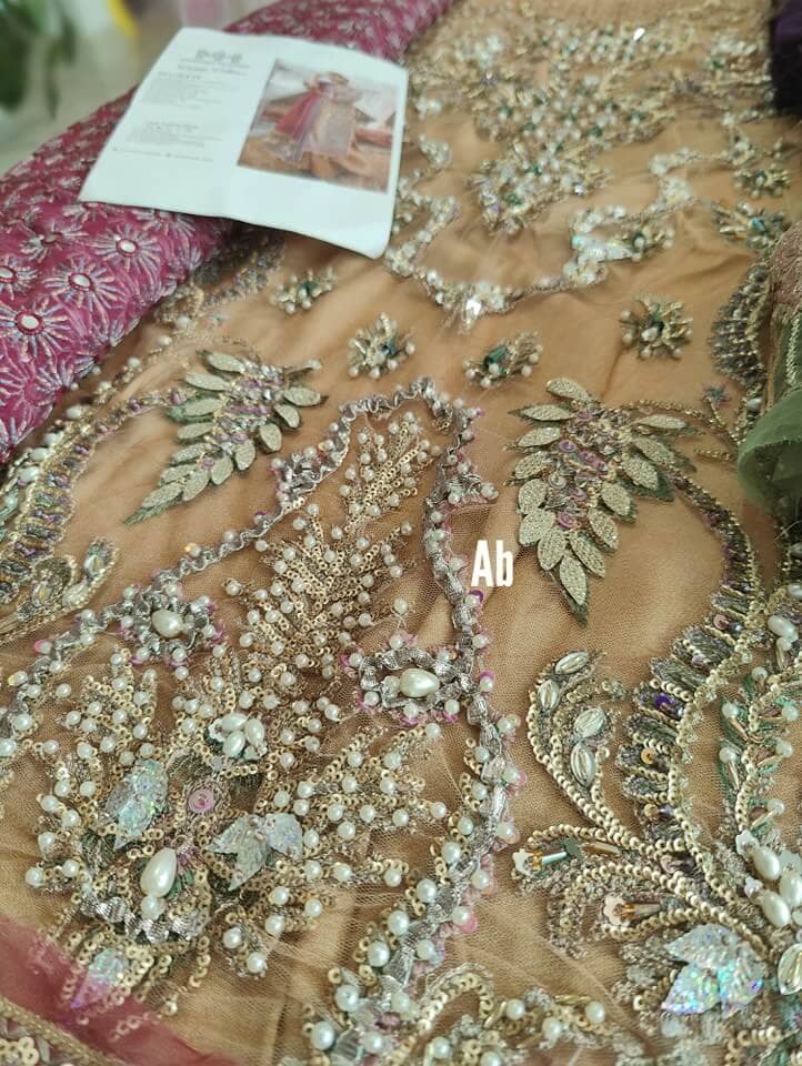 img_maryam_hussain_wedding_open_pic_awwal_boutique