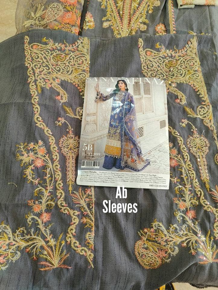 img_open_pic_sana_safinaz_winter_luxury_22_awwal_boutique