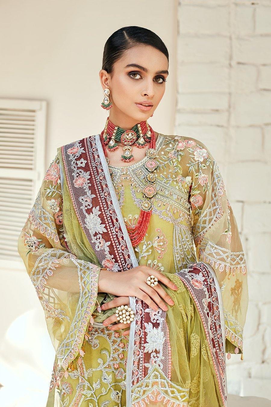 img_maryam_hussain_luxury_formals_chiffon_wedding_awwal_boutique