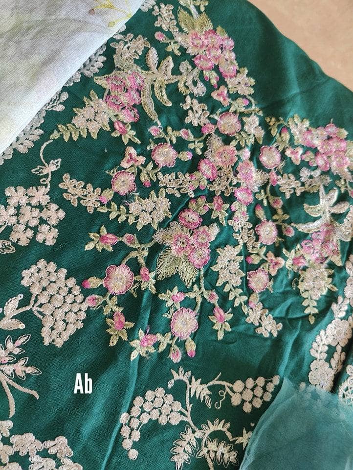 img_roheenaz_lawn_23_awwal_boutique