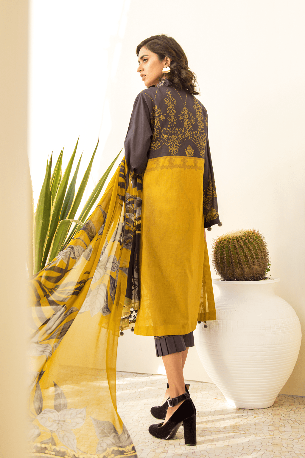 img_iznik_chinon_lawn_collection_awwal_boutique_eid_collection