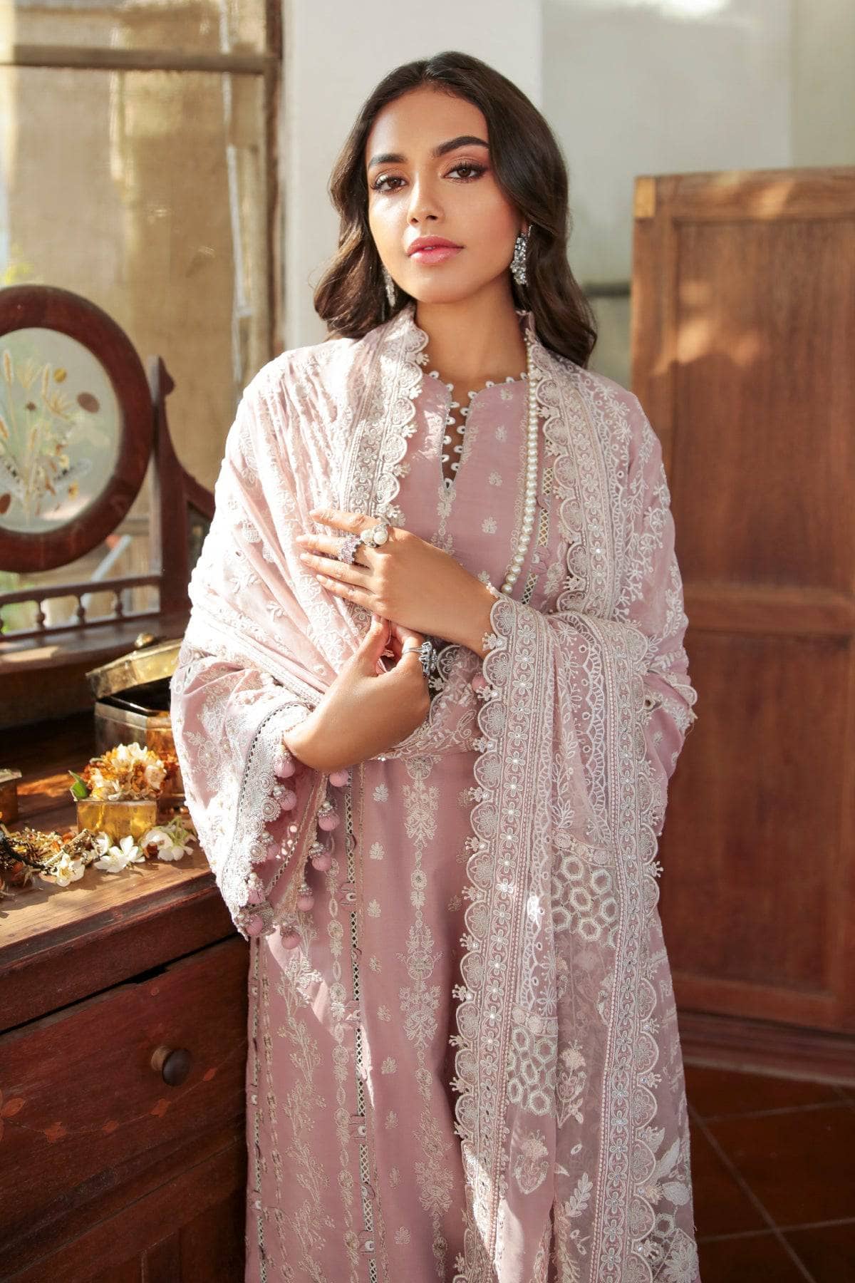 img_baroque_swiss_voil_awwal_boutique