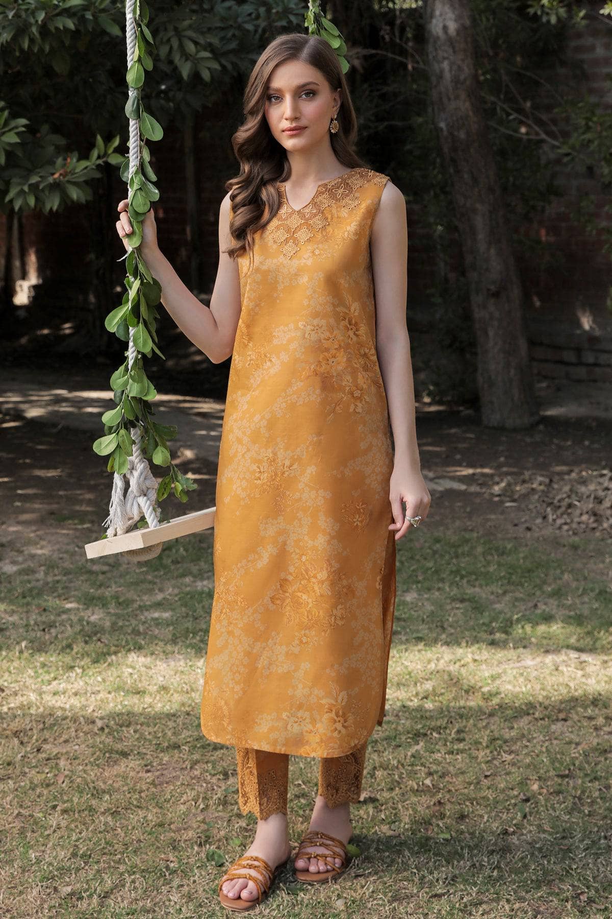 img_baroque_unstitched_lawn_collection_23_awwal_boutique