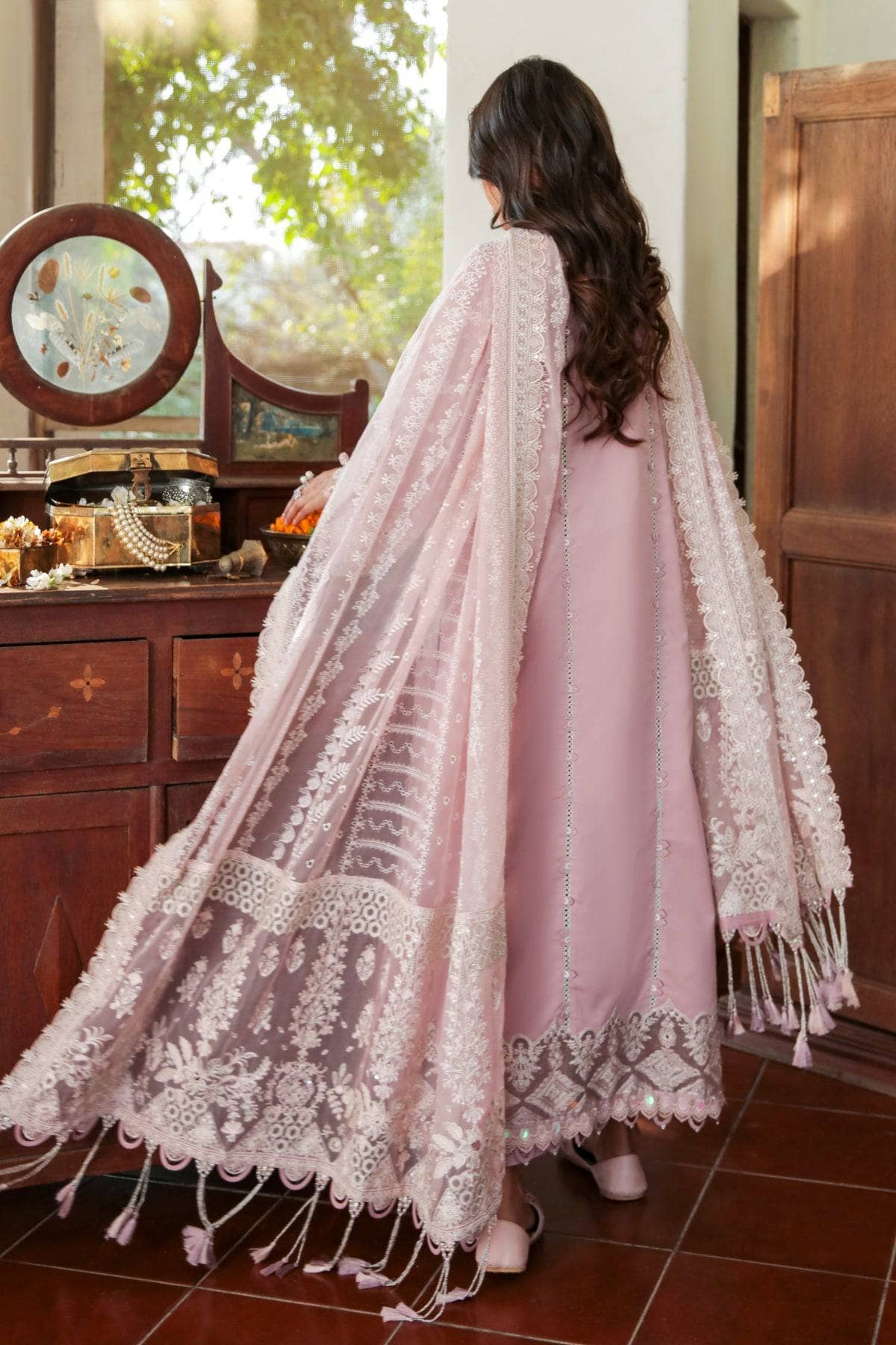 img_baroque_swiss_voil_awwal_boutique