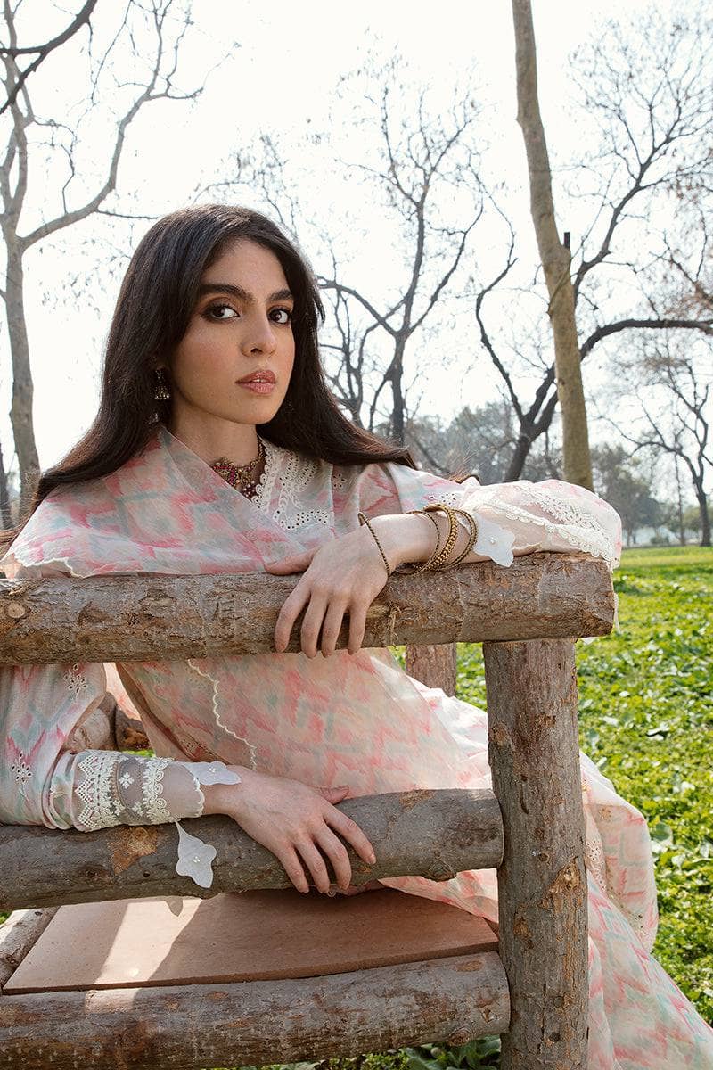 img_qalamkar_q_line_lawn_23_awwal_boutique