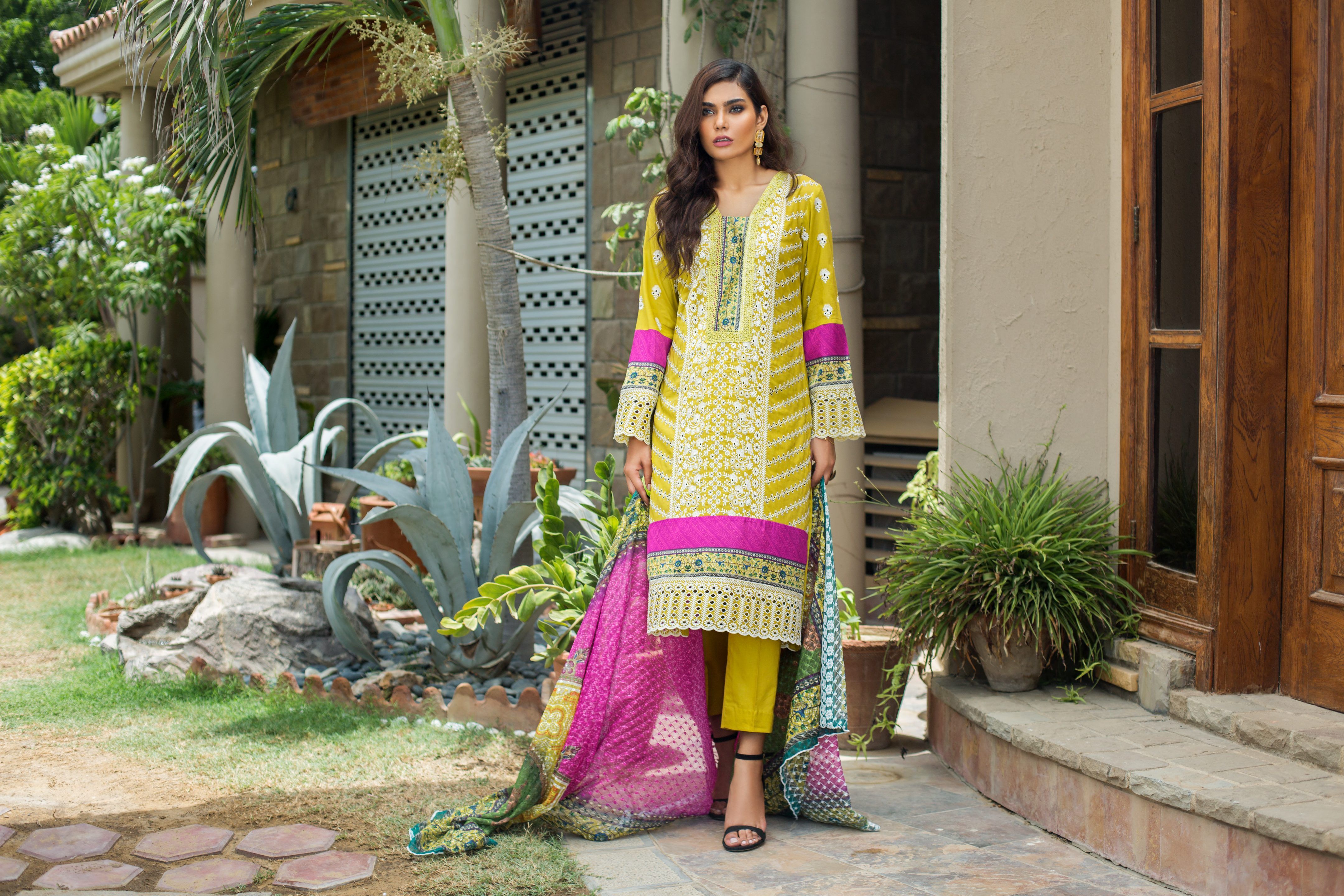 img_kalyan_lawn_awwal_boutique