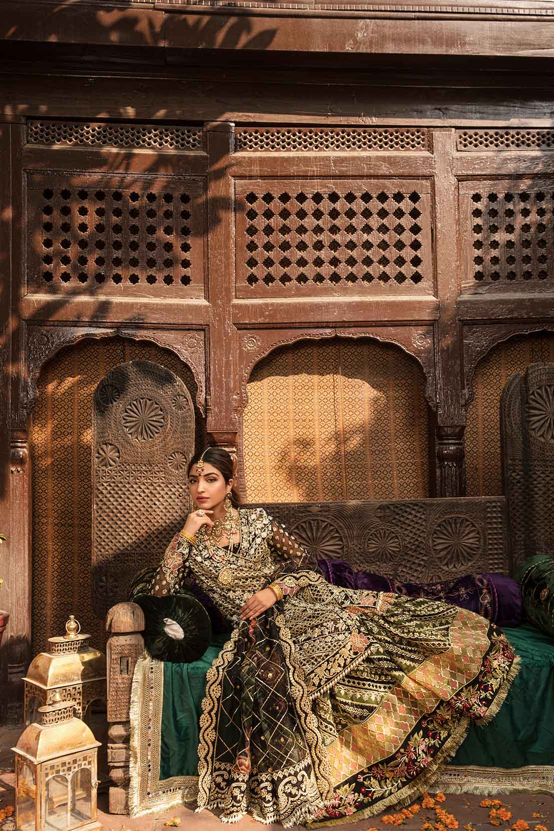 Restocked/Crimson Wedding Edition/A CUTWORK AFFAIR - ONYX