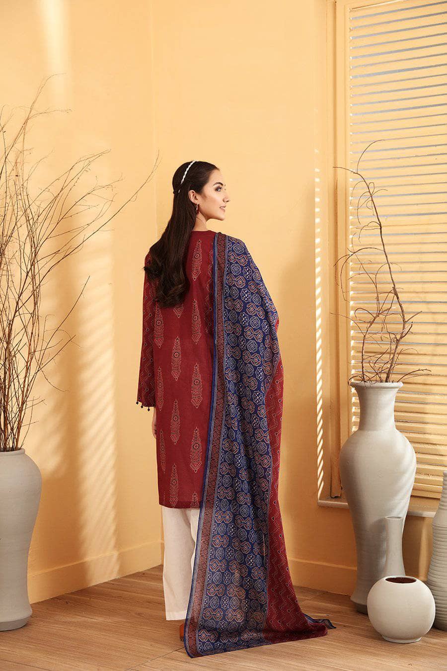 img_nishat_linen_nisha_lawn_collection_2021_awwal_boutique