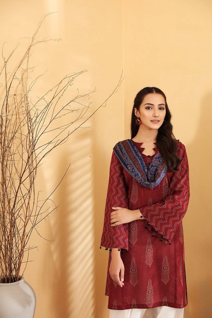 img_nishat_linen_nisha_lawn_collection_2021_awwal_boutique