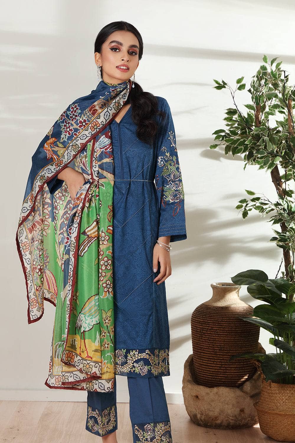img_nishat_linen_lawn_2022_awwal_boutique
