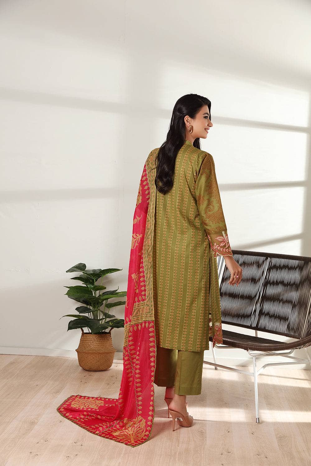 img_nishat_linen_lawn_2022_awwal_boutique