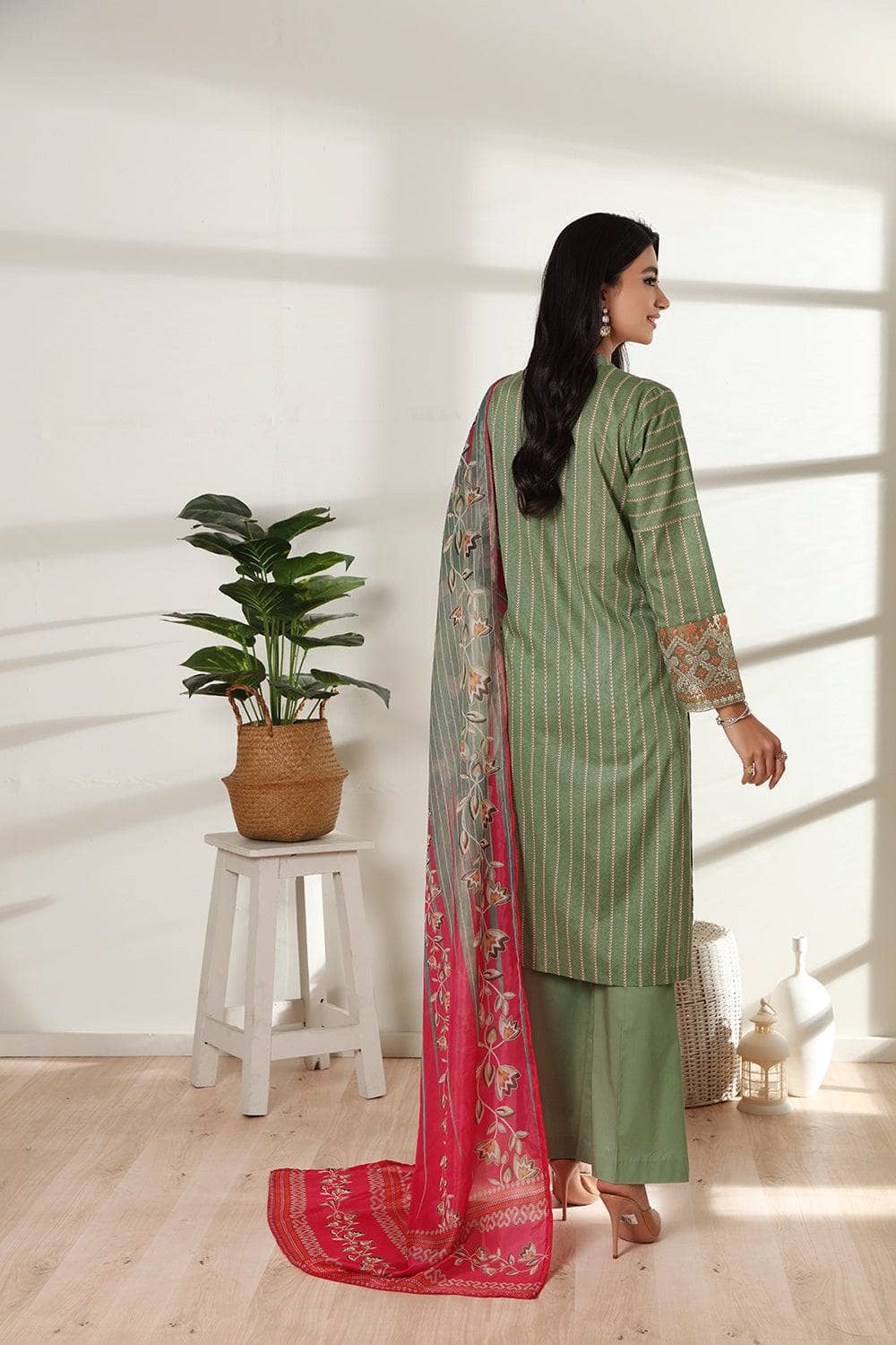 img_nishat_linen_lawn_2022_awwal_boutique